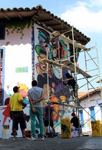 Graffiti art&iacute;stico para los muros de Cali (3)