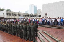 Alcald&iacute;a de Cali rinde homenaje a polic&iacute;as asesinados en el pa&iacute;s con minuto de silencio