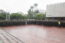 Alcald&iacute;a de Cali rinde homenaje a polic&iacute;as asesinados en el pa&iacute;s con minuto de silencio