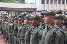 Alcald&iacute;a de Cali rinde homenaje a polic&iacute;as asesinados en el pa&iacute;s con minuto de silencio