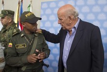 Alcald&iacute;a de Cali rinde homenaje a polic&iacute;as asesinados en el pa&iacute;s con minuto de silencio