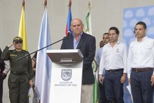 Alcald&iacute;a de Cali rinde homenaje a polic&iacute;as asesinados en el pa&iacute;s con minuto de silencio