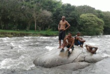 Como ni&ntilde;os, habitantes de calle en proceso de resocializaci&oacute;n disfrutaron del paseo al r&iacute;o Pance