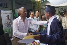 35 habitantes de calle en proceso de resocializaci&oacute;n se grad&uacute;an de b&aacute;sica primaria y maestros de obra de El Sena