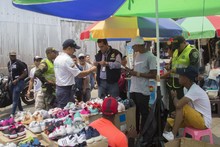 En operativo en el centro de Cali, 70 extranjeros fueron detectados y dos negocios cerrados temporalmente