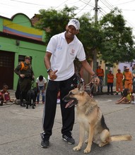 Área renovación urbana disfrutó de presentación de adiestramiento canino