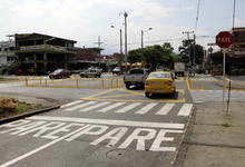 Instalaci&oacute;n de tachas en la calle 44 con carrera 28D 