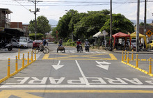 Instalaci&oacute;n de tachas en la calle 44 con carrera 28D 