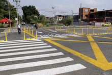Instalaci&oacute;n de tachas en la calle 44 con carrera 28D 