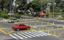 Instalaci&oacute;n de tachas en la calle 44 con carrera 28D 