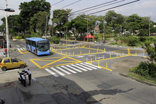 Instalaci&oacute;n de tachas en la calle 44 con carrera 28D 