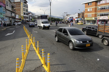 Delineadores en la calle 13