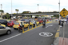 Delineadores en la calle 13