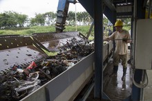 Armitage insta a los caleños a no arrojar basuras en los canales de agua lluvia