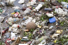 Armitage insta a los caleños a no arrojar basuras en los canales de agua lluvia