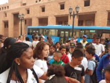 Con 120 ni&ntilde;os del extremo sur de la ciudad, arrib&oacute; la ruta navide&ntilde;a al Teatro Municipal