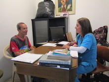 Sergente acompa&ntilde;a a habitantes de calle adictos que quieran internarse para proceso de rehabilitaci&oacute;n