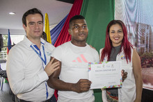 115 microempresarios reasentados por el Plan Jarill&oacute;n de Cali, recibieron su certificaci&oacute;n por haber participado en  el programa de mejoramiento empresarial 