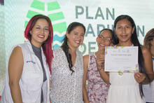 115 microempresarios reasentados por el Plan Jarill&oacute;n de Cali, recibieron su certificaci&oacute;n por haber participado en  el programa de mejoramiento empresarial 