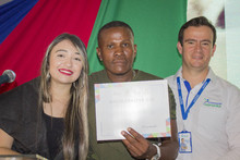 115 microempresarios reasentados por el Plan Jarill&oacute;n de Cali, recibieron su certificaci&oacute;n por haber participado en  el programa de mejoramiento empresarial 