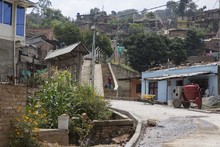 Habitantes de Montebello dejan en el pasado las v&iacute;as polvorientas y de herradura