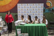 Estudiantes v&iacute;ctimas del conflicto armado estrenan uniformes