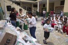 Estudiantes v&iacute;ctimas del conflicto armado estrenan uniformes