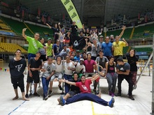Espectacular acogida de j&oacute;venes de Cali al entreno masivo de Parkour