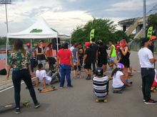 Los mejores de V&eacute;rtigo se tomaron el patin&oacute;dromo mundialista.