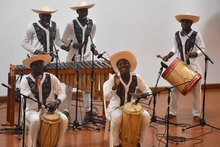 El  Petronio agit&oacute; la marea en Buenaventura 10