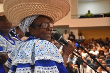 El  Petronio agit&oacute; la marea en Buenaventura 13