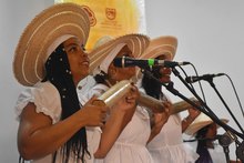 El  Petronio agit&oacute; la marea en Buenaventura 23