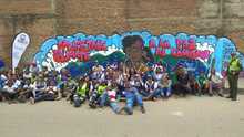 J&oacute;venes de la comuna 14 le apuestan a la paz y plasman su deseo en un mural