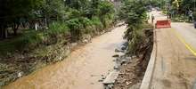 Alcald&iacute;a de Cali atiende comunidad afectada por creciente del r&iacute;o Aguacatal