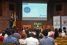 &ldquo;La literatura salva vidas&rdquo;: escritor Albeiro Echavarr&iacute;a, en lanzamiento de su libro &lsquo;Te amo, peladita&rsquo;