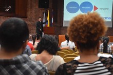 &ldquo;La literatura salva vidas&rdquo;: escritor Albeiro Echavarr&iacute;a, en lanzamiento de su libro &lsquo;Te amo, peladita&rsquo;