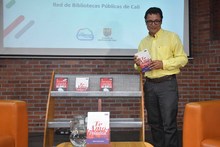 &ldquo;La literatura salva vidas&rdquo;: escritor Albeiro Echavarr&iacute;a, en lanzamiento de su libro &lsquo;Te amo, peladita&rsquo;