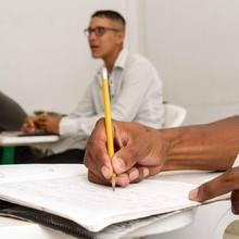 En el umbral de una nueva vida, ocho habitantes de calle empiezan a cursar 11 grado