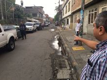 En recorrido del alcalde Armitage se proyect&oacute; que programa Adoquines rehabilitar&aacute; v&iacute;as de la Comuna 11