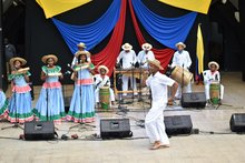 Cale&ntilde;os celebraron el orgullo de ser colombianos en el Teatro al Aire Libre Los Cristales