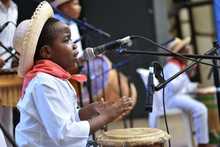 Cale&ntilde;os celebraron el orgullo de ser colombianos en el Teatro al Aire Libre Los Cristales