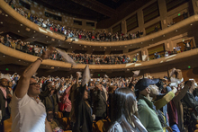 Lanzamiento del Petronio &Aacute;lvarez llen&oacute; hasta el techo el Teatro Mayor Julio Mario Santo Domingo