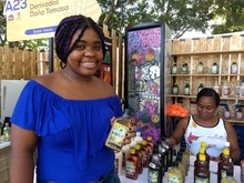 La ca&ntilde;a de az&uacute;car y el coco, ingredientes estrella de licores y dulces del Pac&iacute;fico