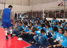 Selecci&oacute;n Colombia de voleibol comparti&oacute; con ni&ntilde;os beneficiarios de Deporvida