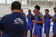 Selecci&oacute;n Colombia de voleibol comparti&oacute; con ni&ntilde;os beneficiarios de Deporvida