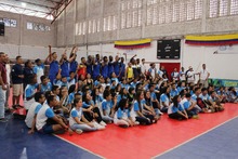 Selecci&oacute;n Colombia de voleibol comparti&oacute; con ni&ntilde;os beneficiarios de Deporvida