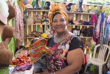 Los portadores de tradici&oacute;n, hacen su agosto en el Petronio &Aacute;lvarez.