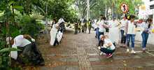 Bajo la lluvia los cale&ntilde;os participaron en el D&iacute;a Mundial de Limpieza