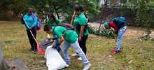 Bajo la lluvia los cale&ntilde;os participaron en el D&iacute;a Mundial de Limpieza