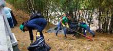 Bajo la lluvia los cale&ntilde;os participaron en el D&iacute;a Mundial de Limpieza